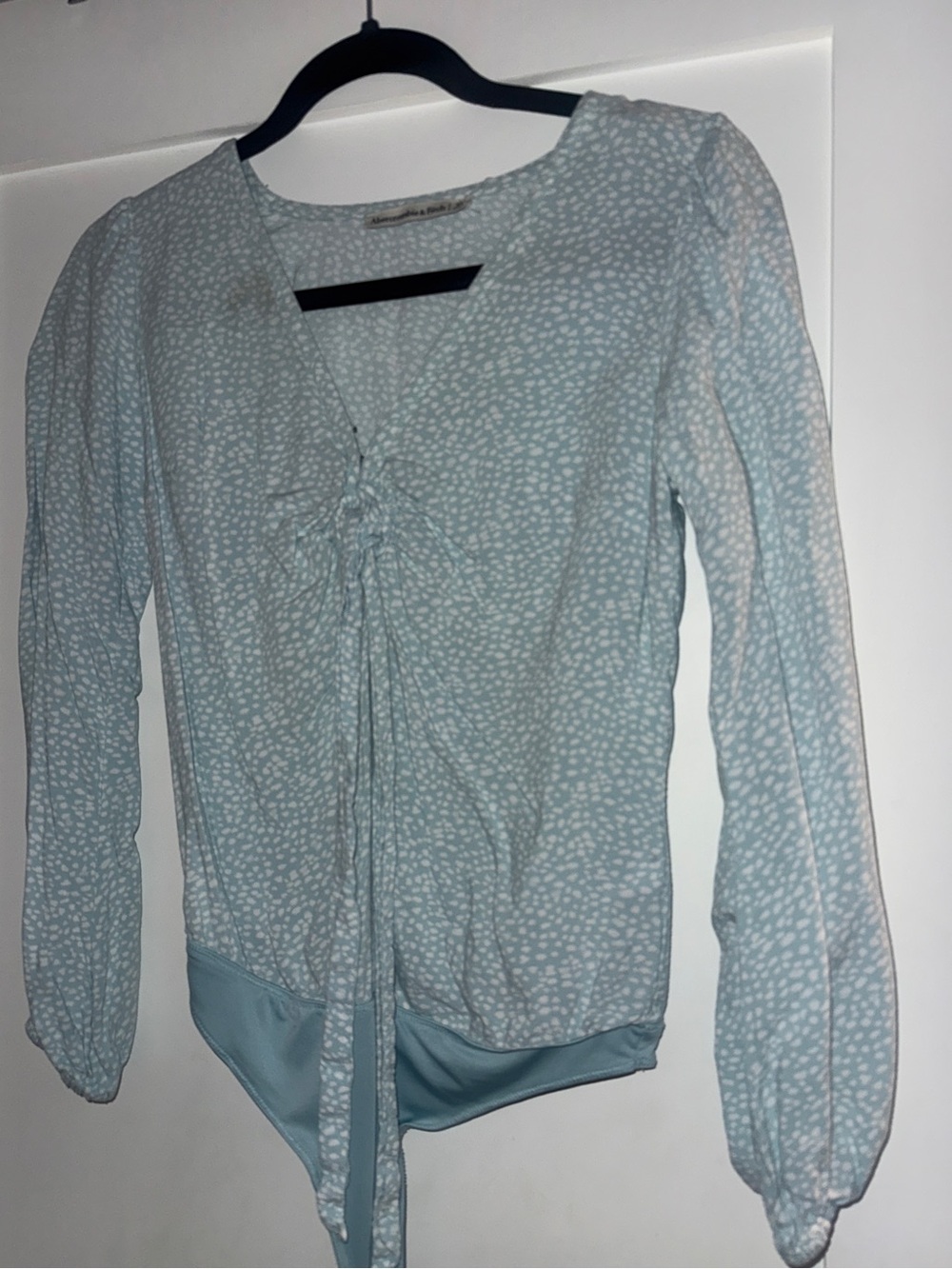 Abercrombie & Fitch Sage Tie-Front Puff Sleeve Top